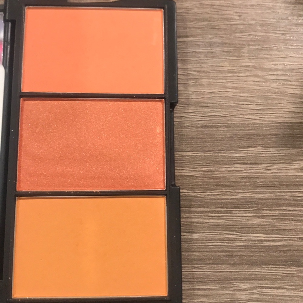 Sleek blush palette